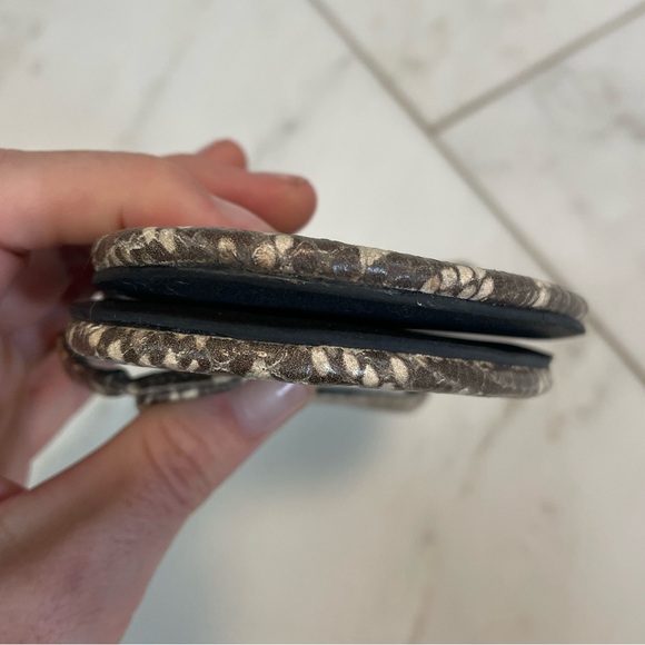 Reformation, 8, women’s gray brown and cream snakeskin print leather flip flops - Picture 2 of 5